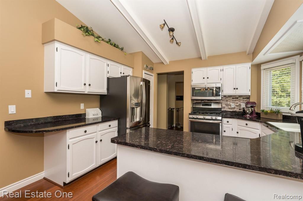 2090 Cumberland Road Rochester, MI 48307 - Photo 16 of 32