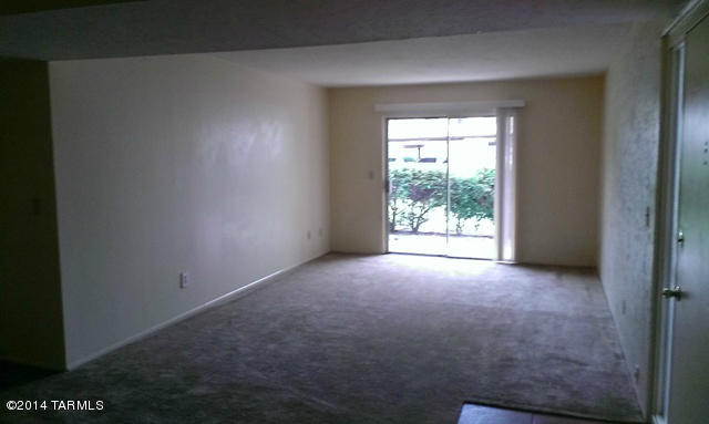 625 South Prudence Road, Unit 108 Tucson, AZ 85710 - Photo 4 of 20 a view of a window in an empty room