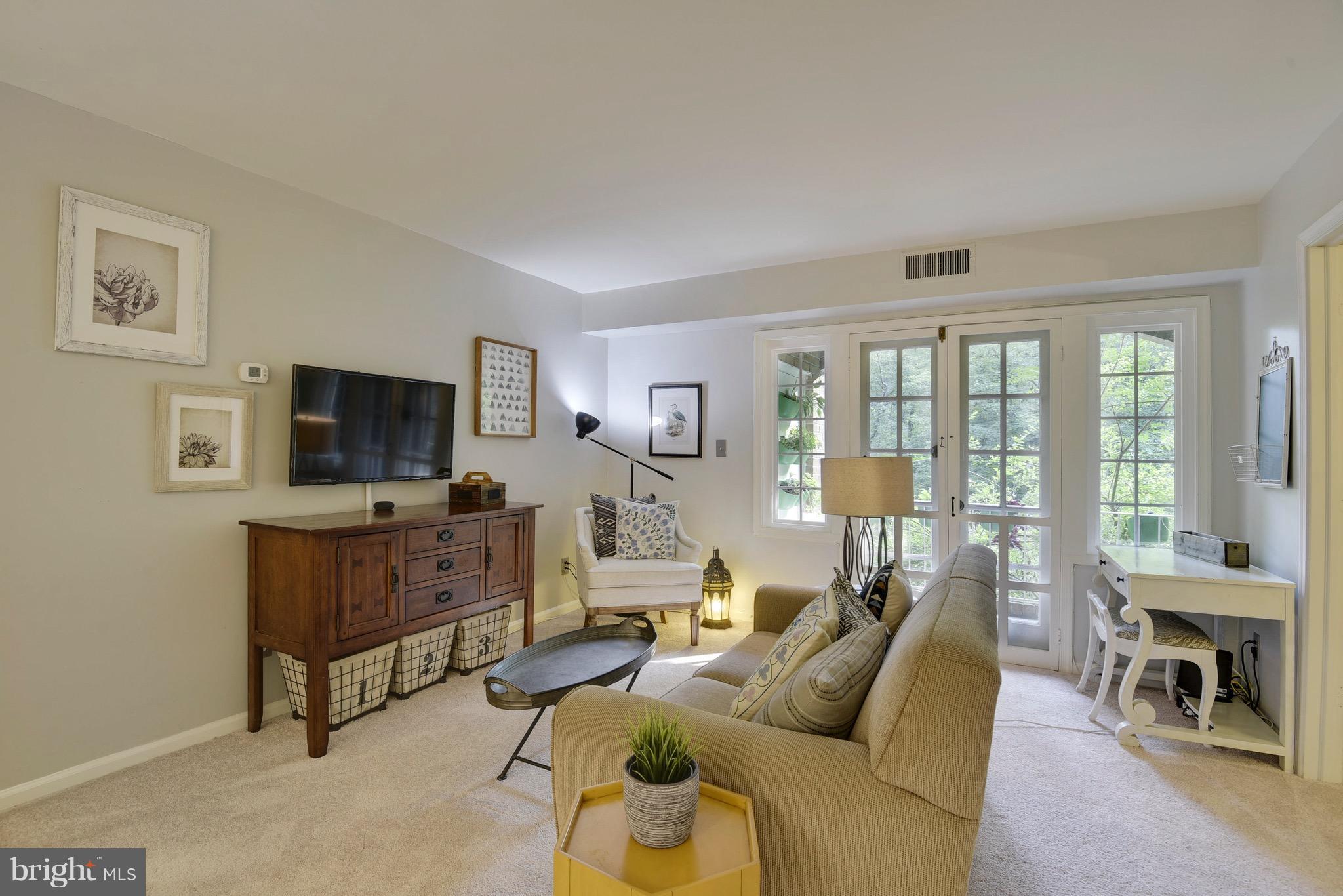 5905 Bayshire Road, Unit 180 Springfield, VA 22152 - Photo 2 of 30 Living Room