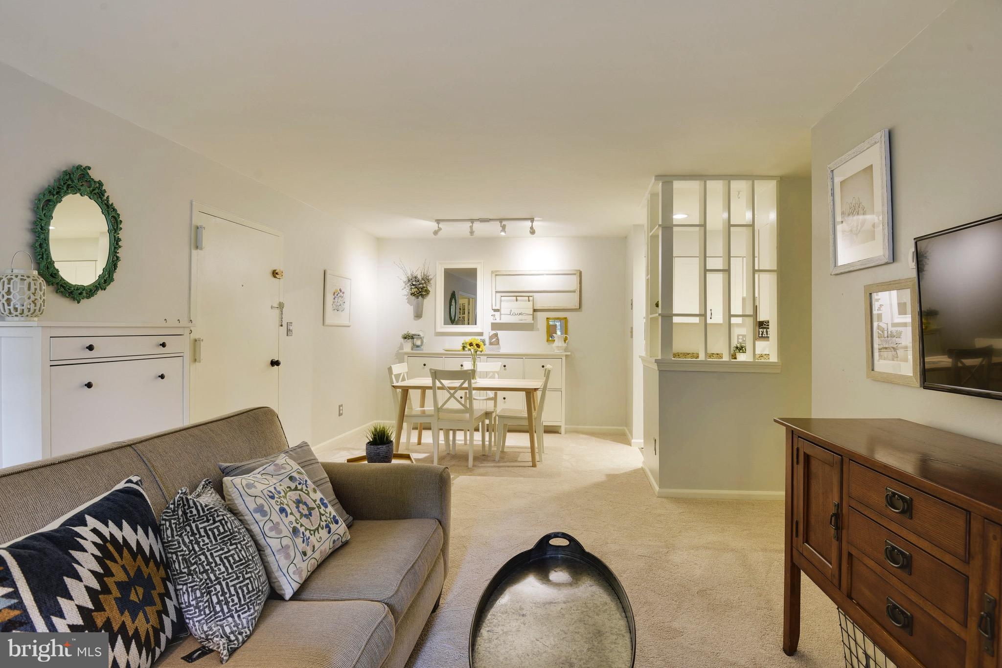 5905 Bayshire Road, Unit 180 Springfield, VA 22152 - Photo 6 of 30 Living Room