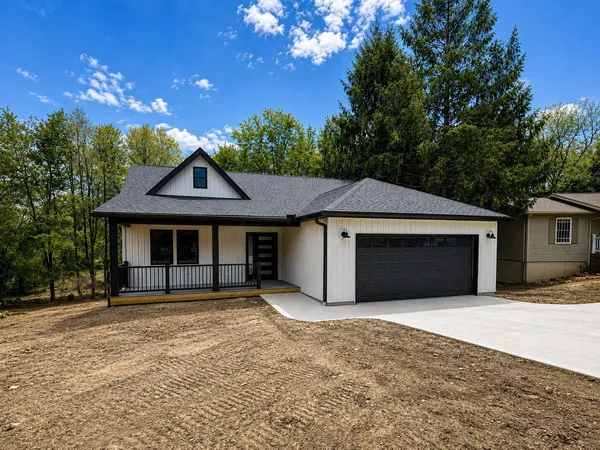 $449,000 | 61 Greenbriar Court, Howard, OH 43028