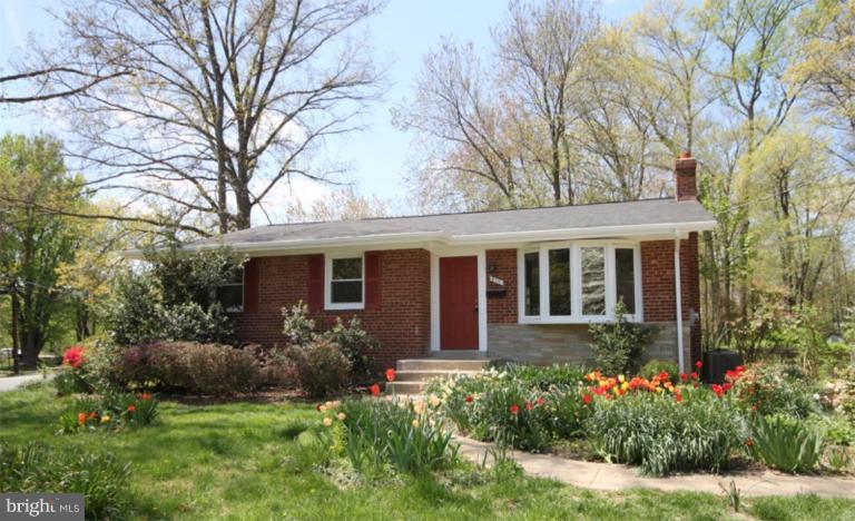 711 Kingsley Road Southwest Vienna, VA 22180 - Photo 1 of 20 Exterior (Main)