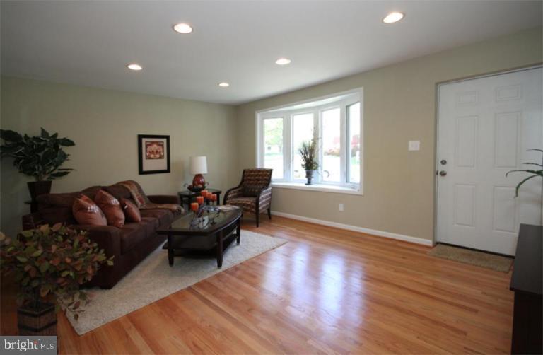 711 Kingsley Road Southwest Vienna, VA 22180 - Photo 8 of 20 Living Room #3
