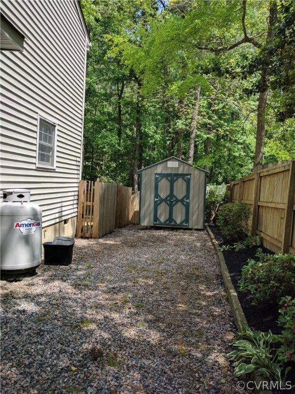 3103 Gregwood Road Midlothian, VA 23112 - Photo 5 of 26 a backyard of a house with lots of green space