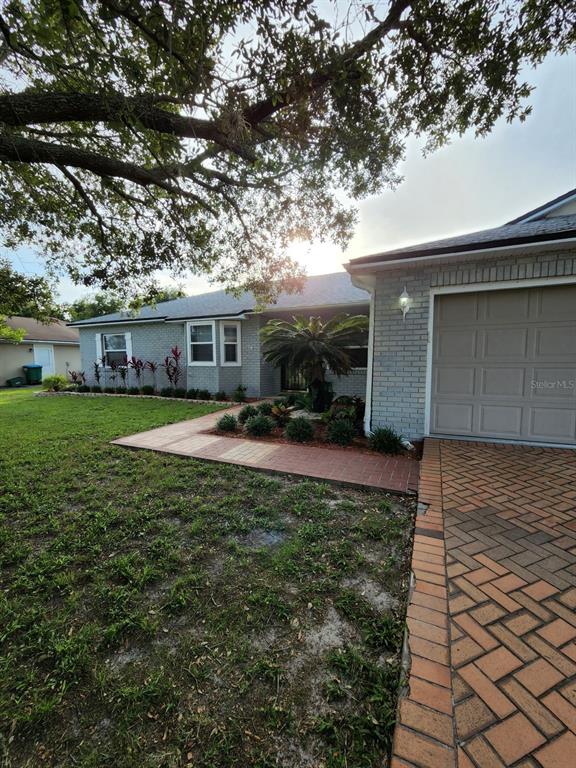 a view of a house with a yard