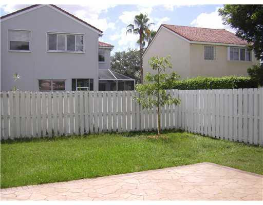 775 Falling Water Road Weston, FL 33326 - Photo 5 of 7 Patio/Deck