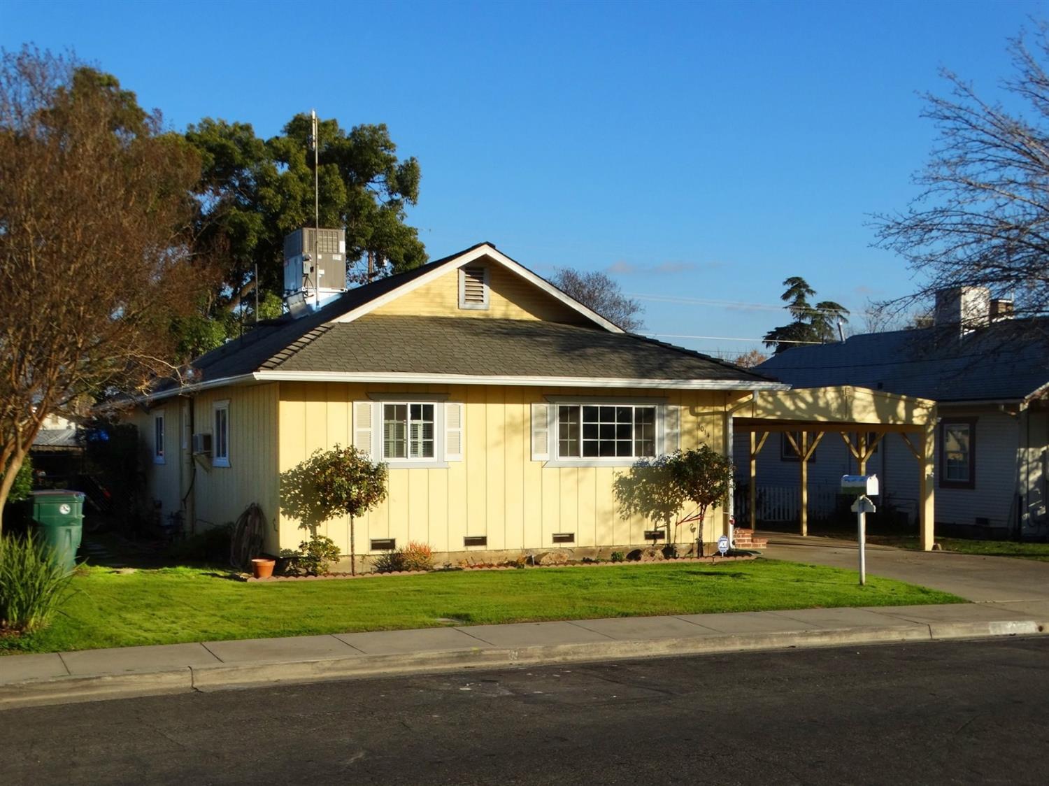 1014 South Hope Avenue Reedley, CA 93654 - Photo 1 of 25 Gallery Image 1