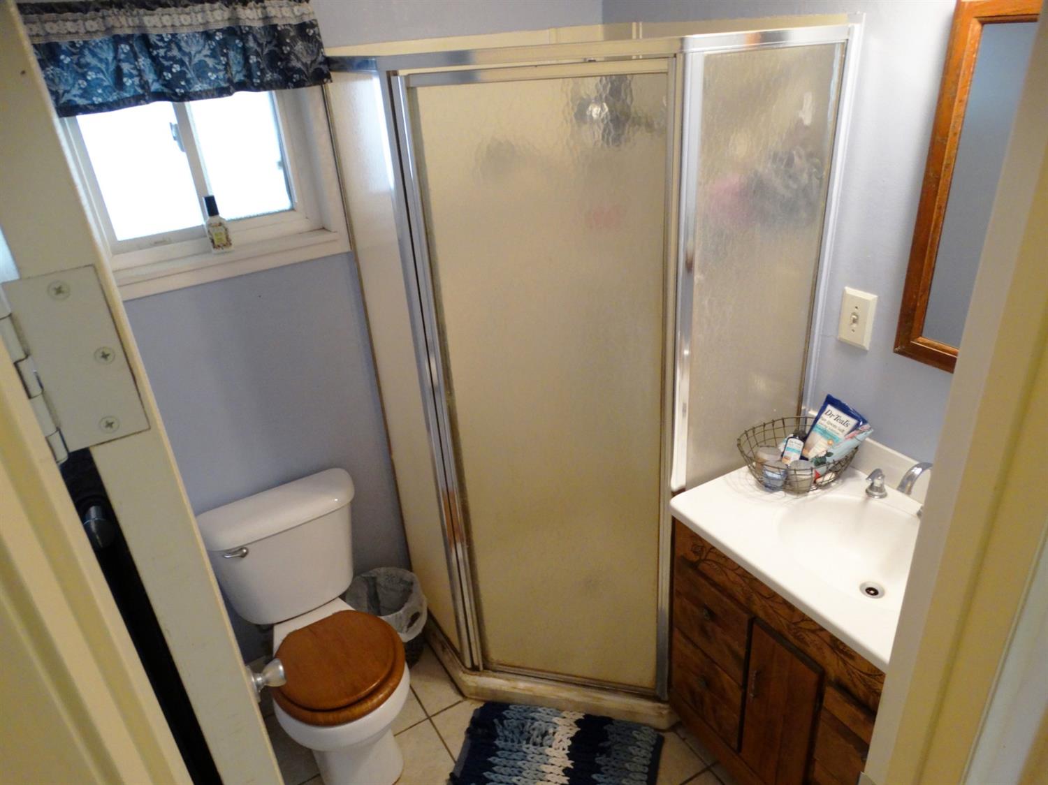 1014 South Hope Avenue Reedley, CA 93654 - Photo 6 of 25 Gallery Image 6