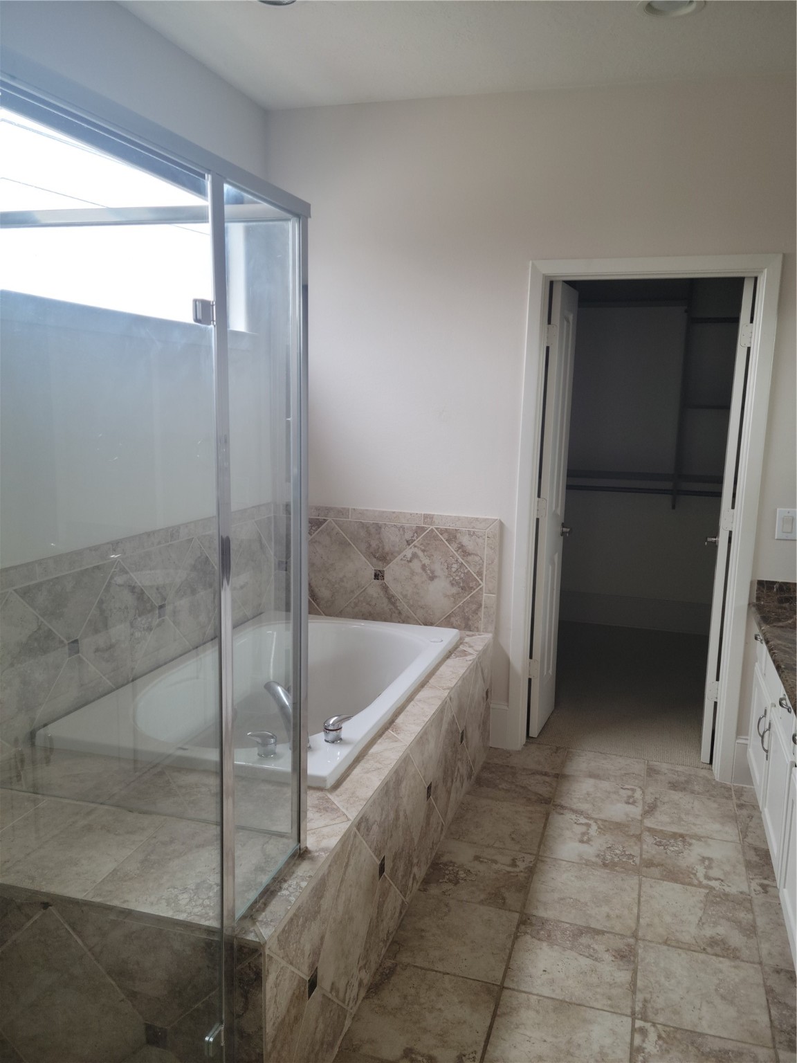 703 St Charles Street Houston, TX 77003 - Photo 15 of 24 a bathroom with a bathtub and a shower