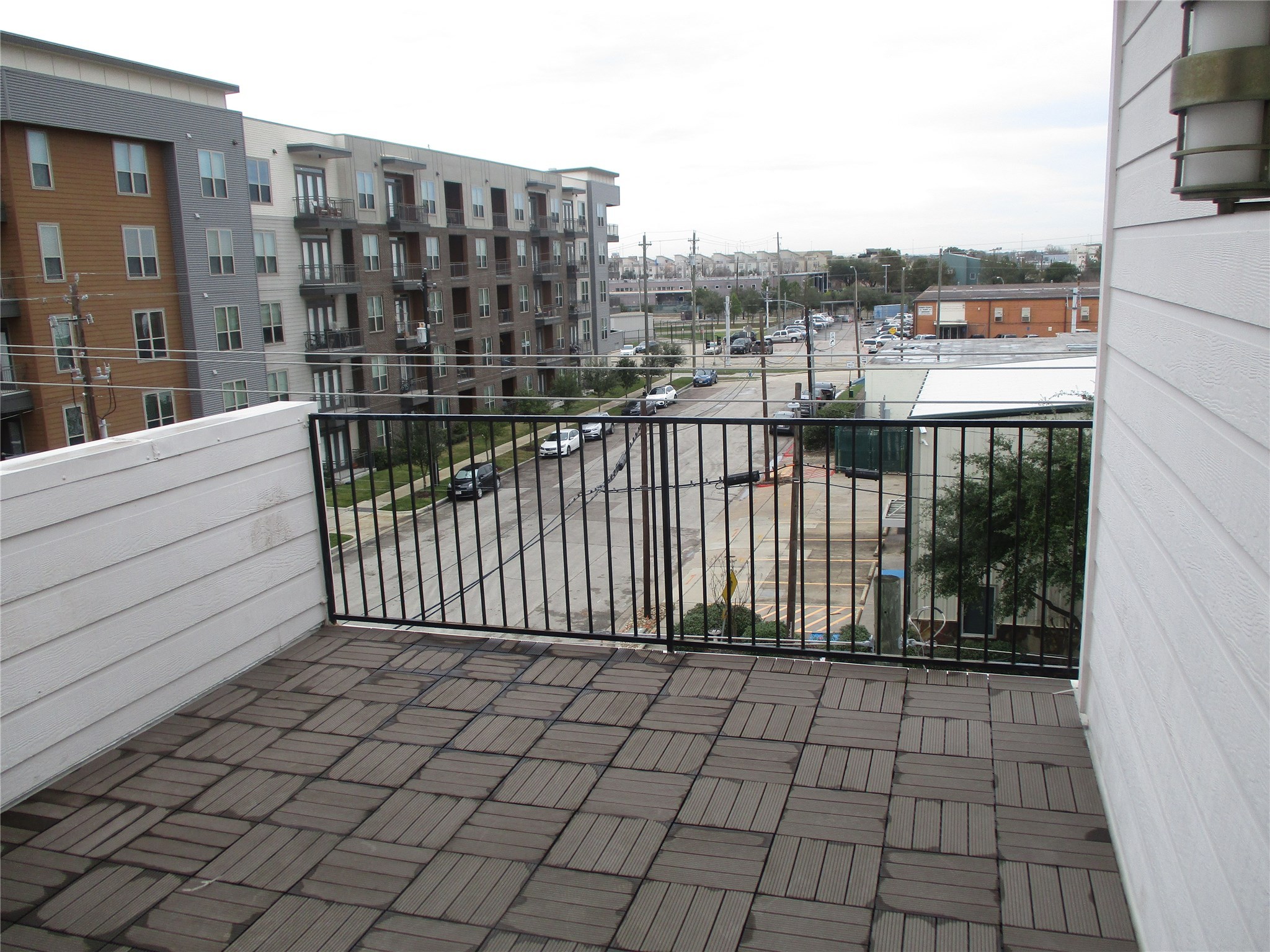 703 St Charles Street Houston, TX 77003 - Photo 23 of 24 a view of a terrace