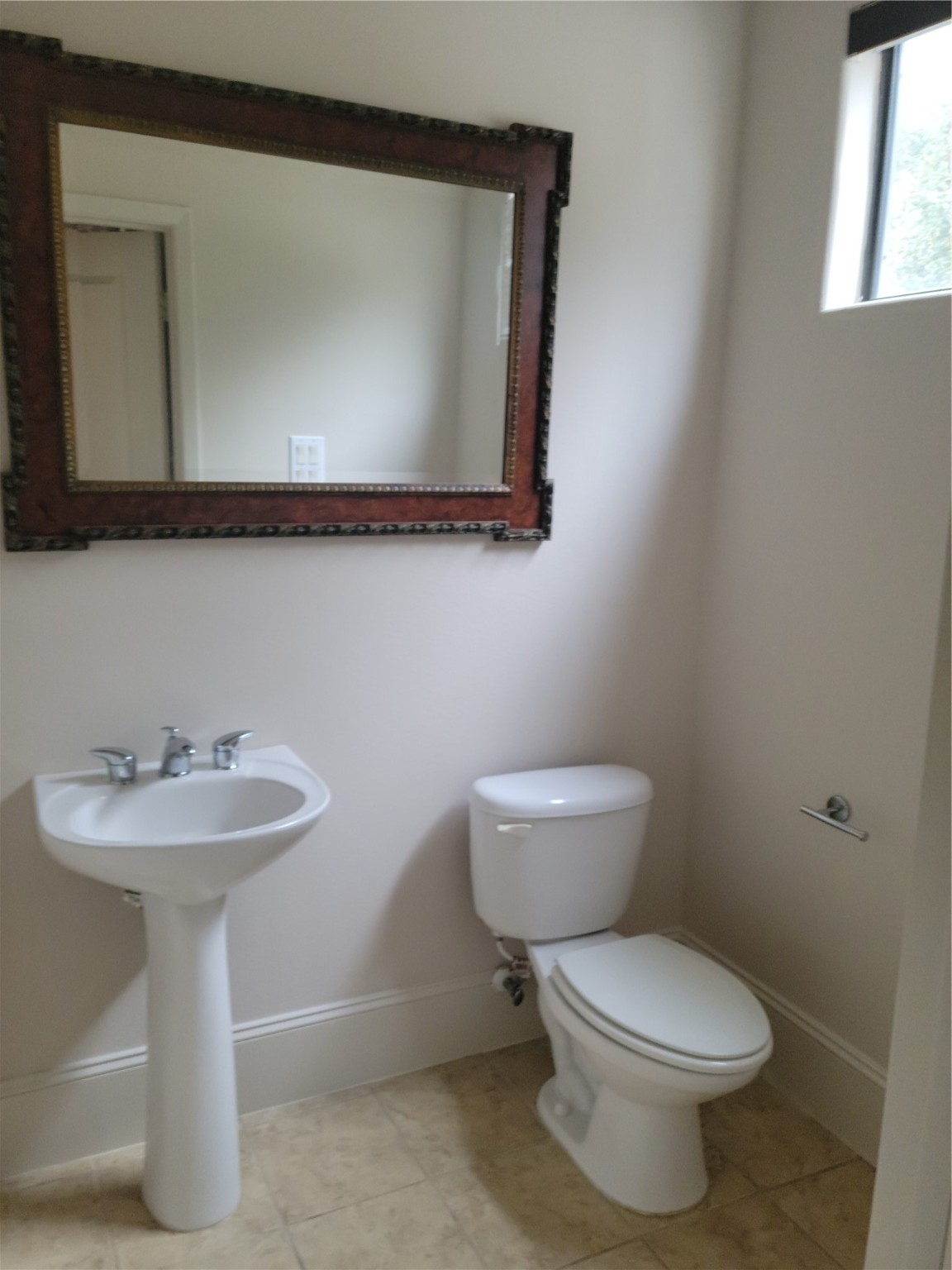 703 St Charles Street Houston, TX 77003 - Photo 9 of 24 a bathroom with a toilet sink and mirror