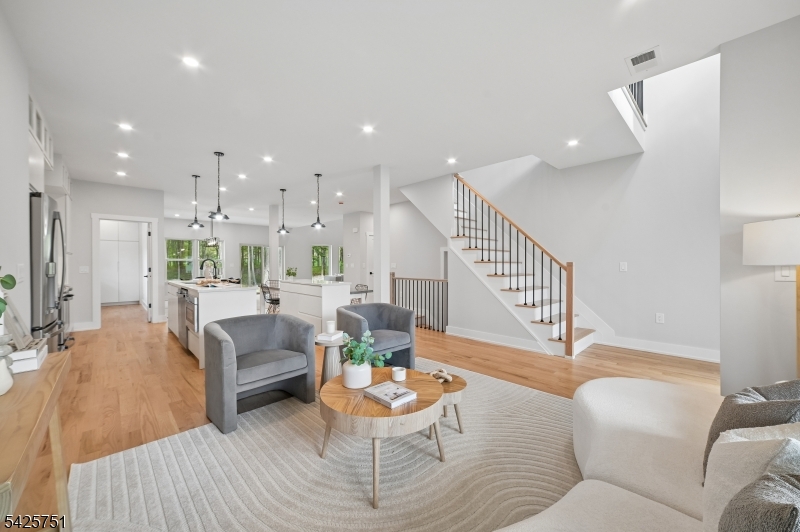 136 Irwin Street Springfield, NJ 07081 - Photo 4 of 38