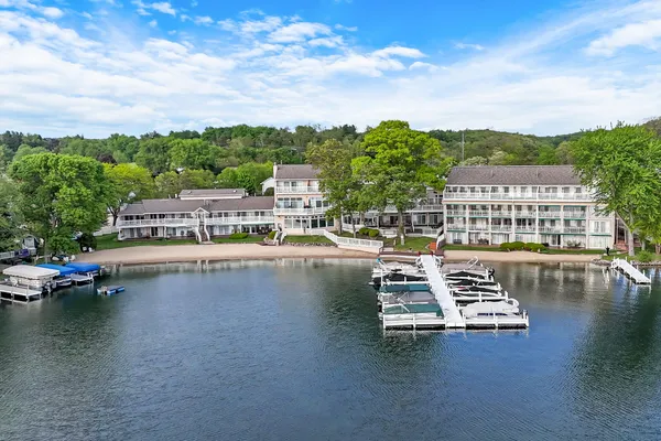 $647,500 | W5135 Sterlingworth Court, Unit 13, La Grange, WI 53121