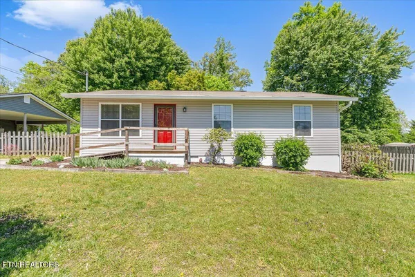 $1,950 | 5917 West Pine Lane, Knoxville, TN 37909