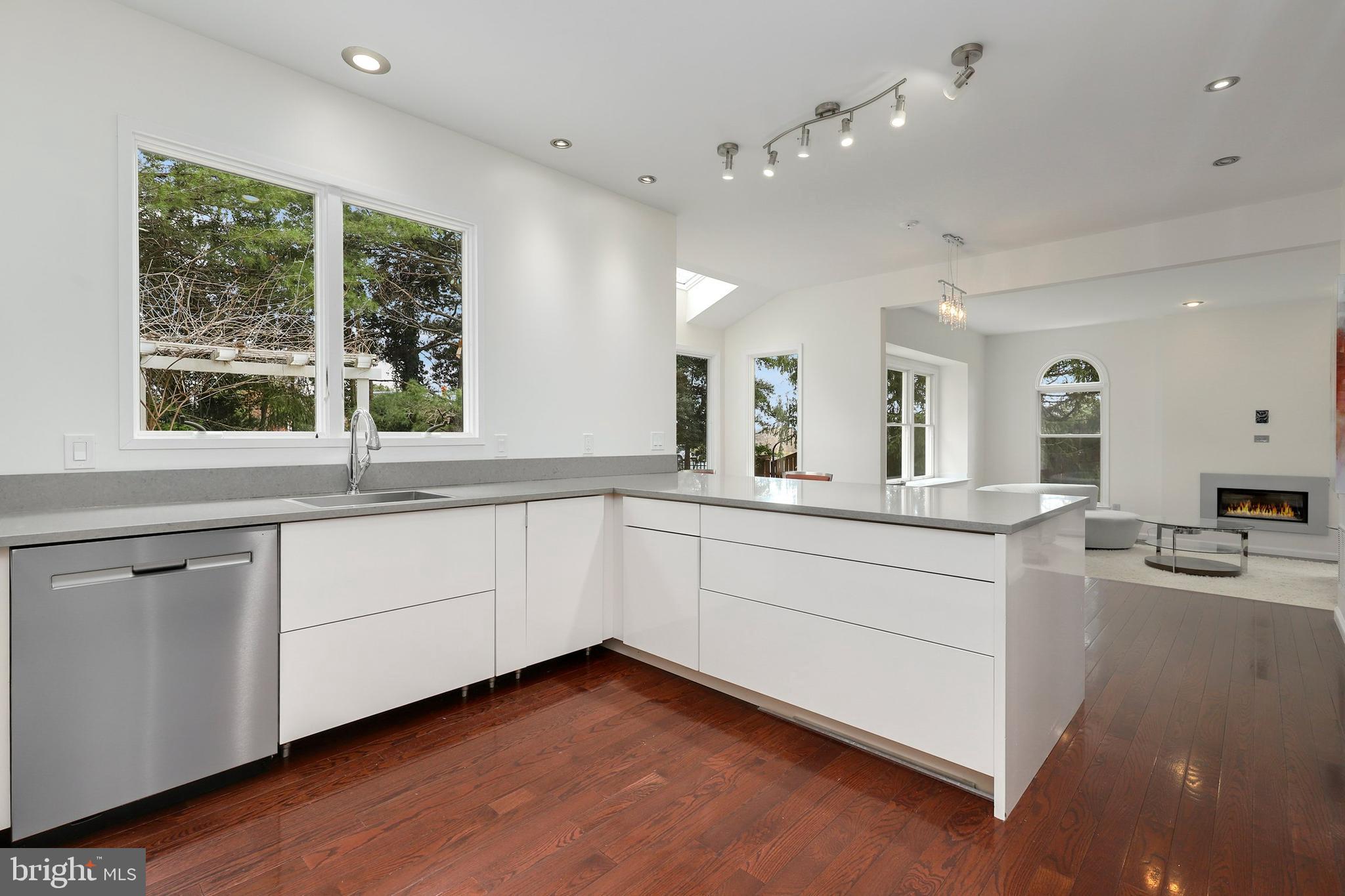 1309 Stable Farm Court Reston, VA 20194 - Photo 6 of 34