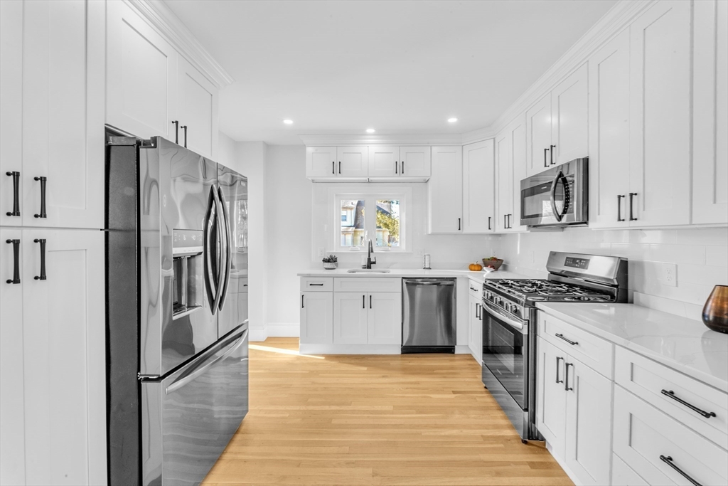 65 Hooper Road Dedham, MA 02026 - Photo 12 of 39