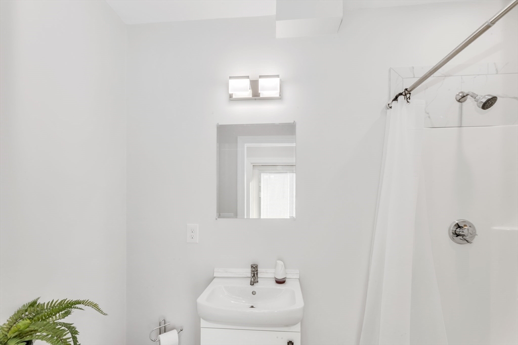 65 Hooper Road Dedham, MA 02026 - Photo 13 of 39