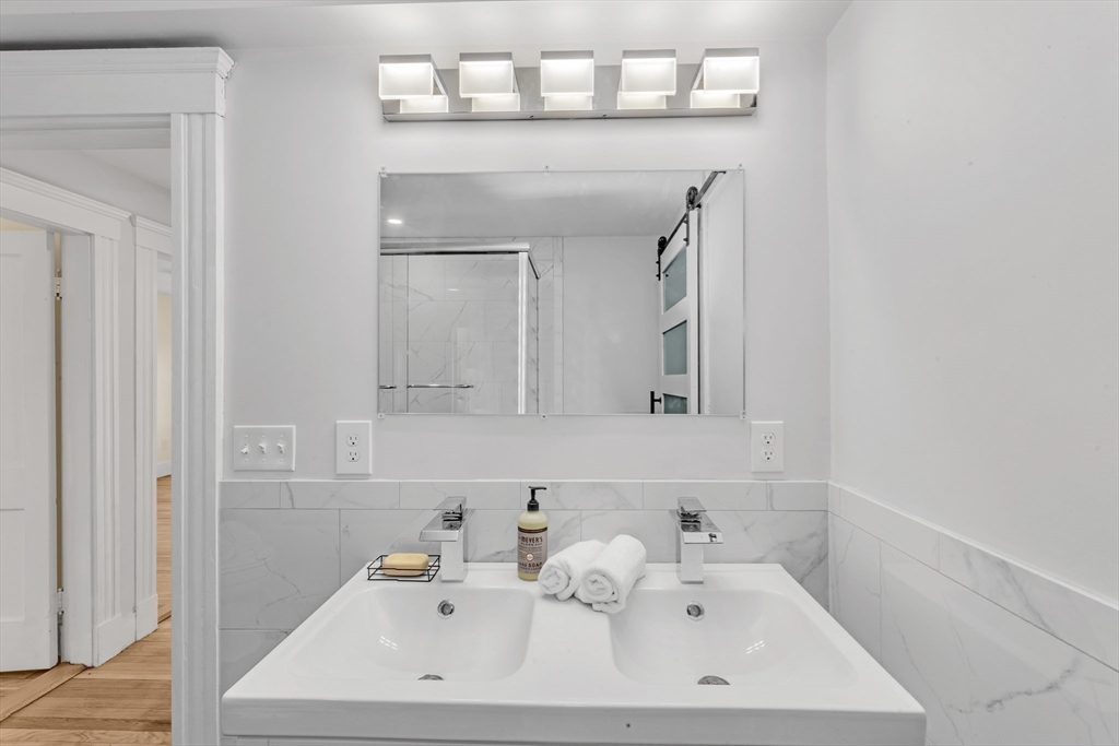 65 Hooper Road Dedham, MA 02026 - Photo 18 of 39