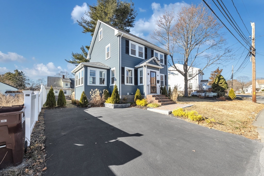 65 Hooper Road Dedham, MA 02026 - Photo 3 of 39