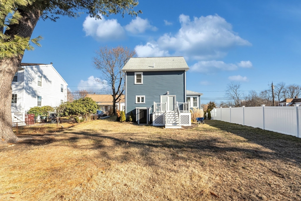 65 Hooper Road Dedham, MA 02026 - Photo 4 of 39