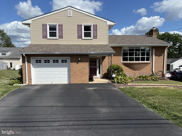 $375,000 | 402 Grosstown Road, Stowe, PA 19464