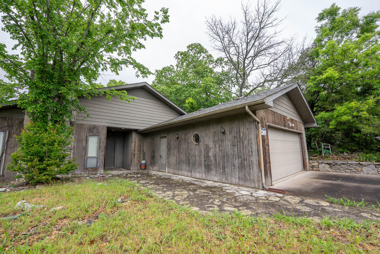 15 Aspen Road Galena, MO 65656 - Photo 7 of 46 Fixer upper on 2.79 acres with a lake vi