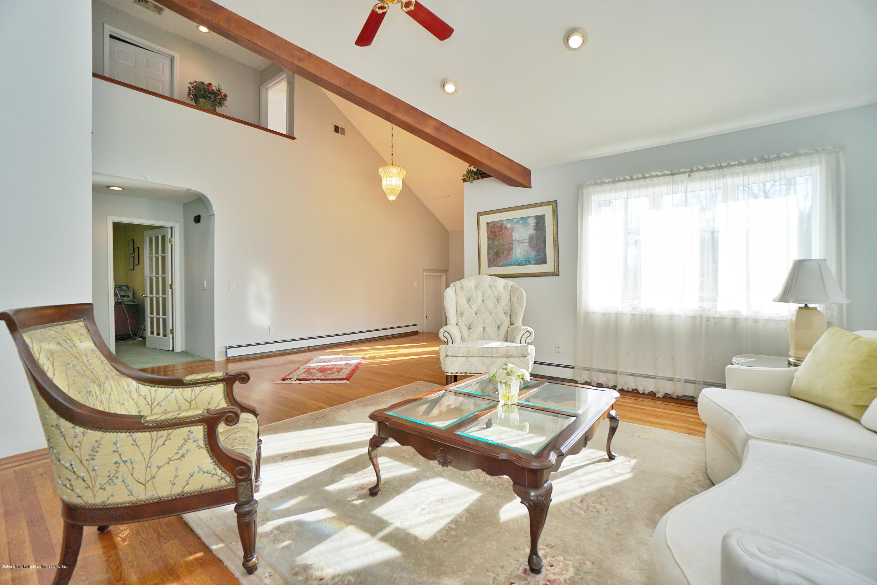 65 Sharrotts Road Staten Island, NY 10309 - Photo 6 of 39 (6) LIVING ROOM