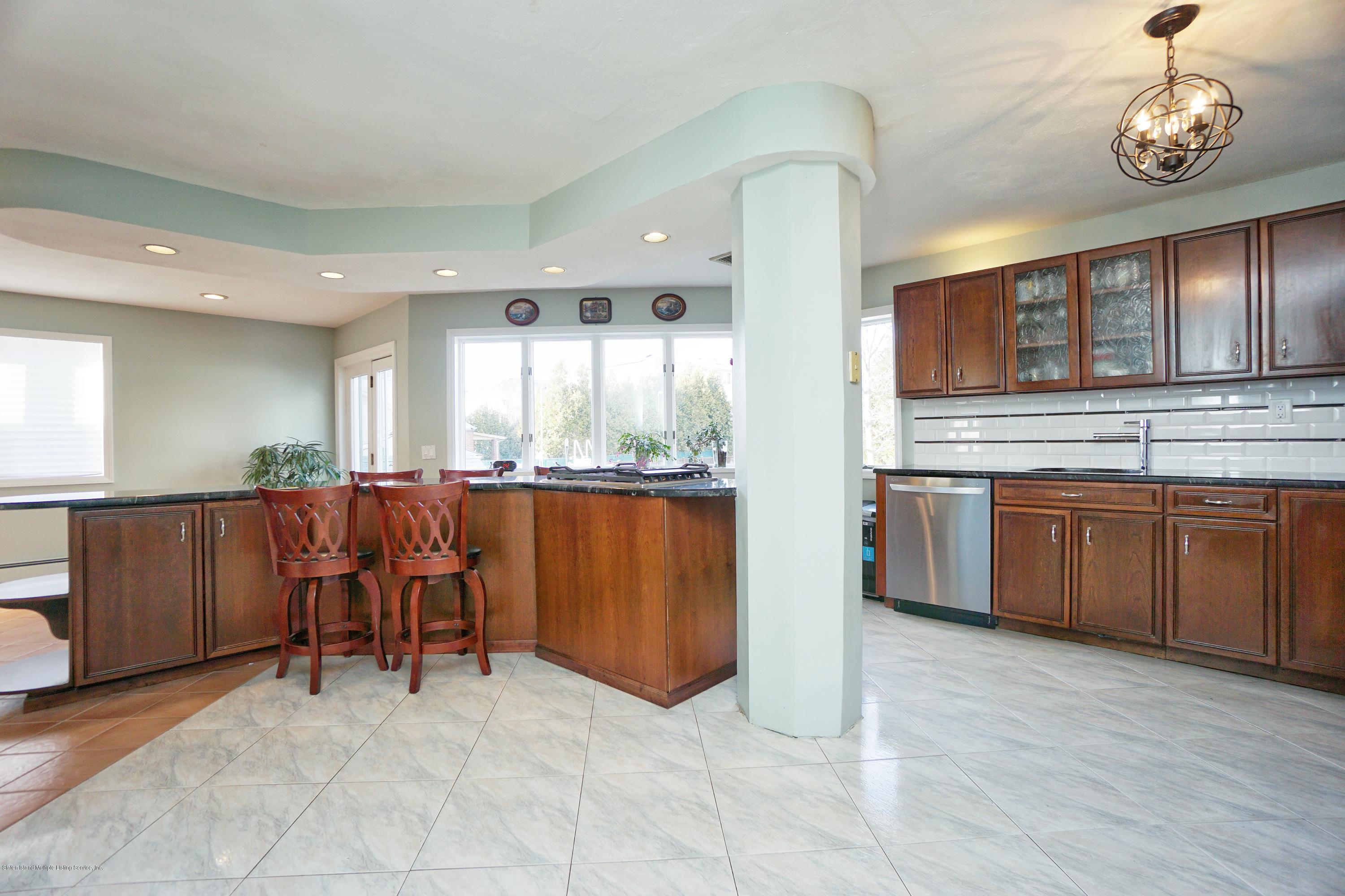 65 Sharrotts Road Staten Island, NY 10309 - Photo 9 of 39 (9) KITCHEN