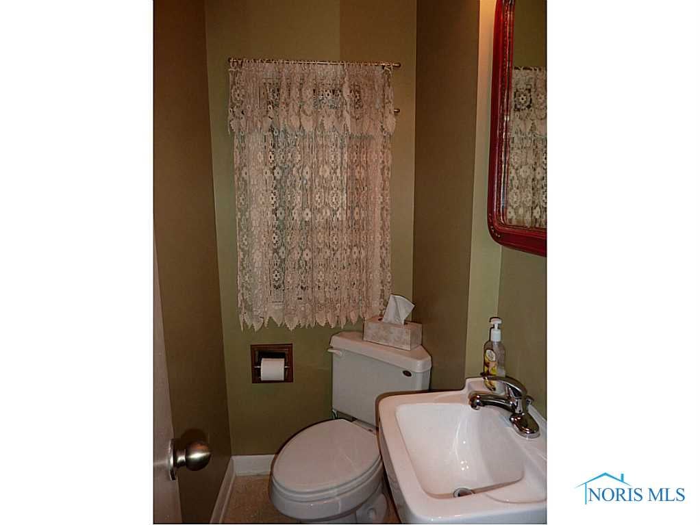 1029 Farmington Road Maumee, OH 43537 - Photo 9 of 20 Gallery Image 9