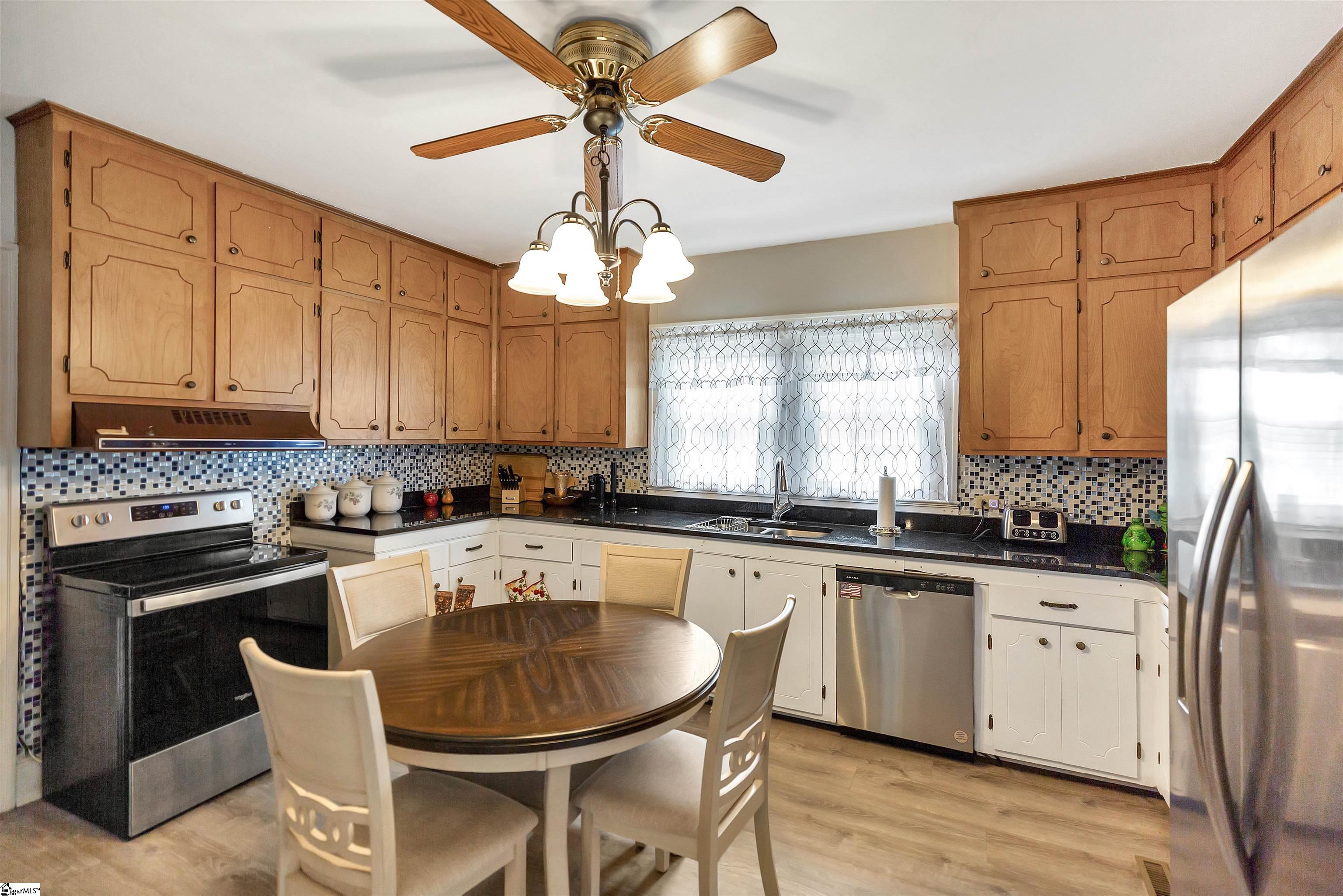 712 West Main Street Easley, SC 29640 - Photo 5 of 27