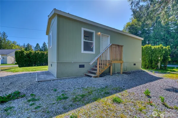 a view of a house with backyard and deck
