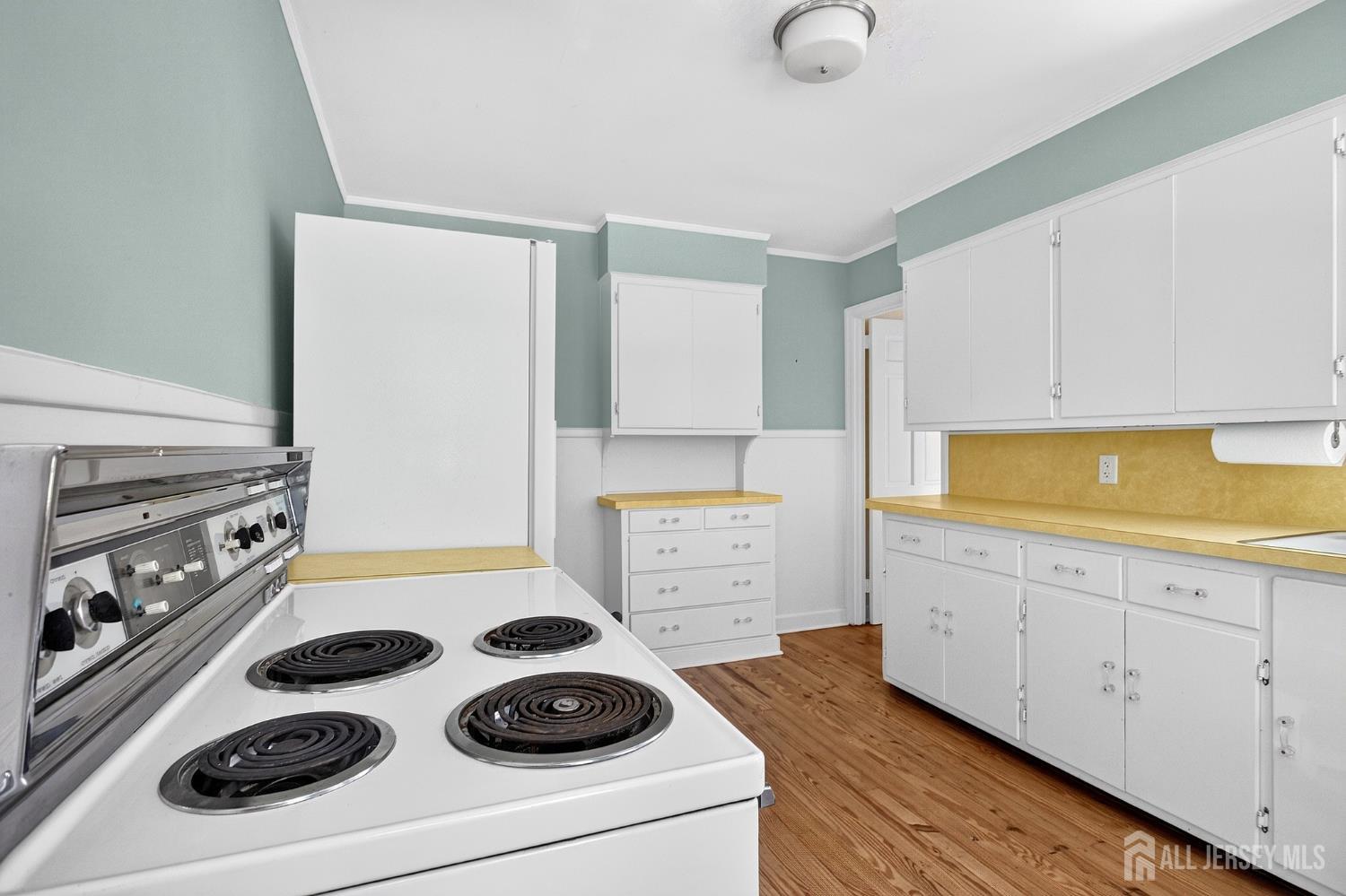 31 Warwick Road Colonia, NJ 07067 - Photo 15 of 36
