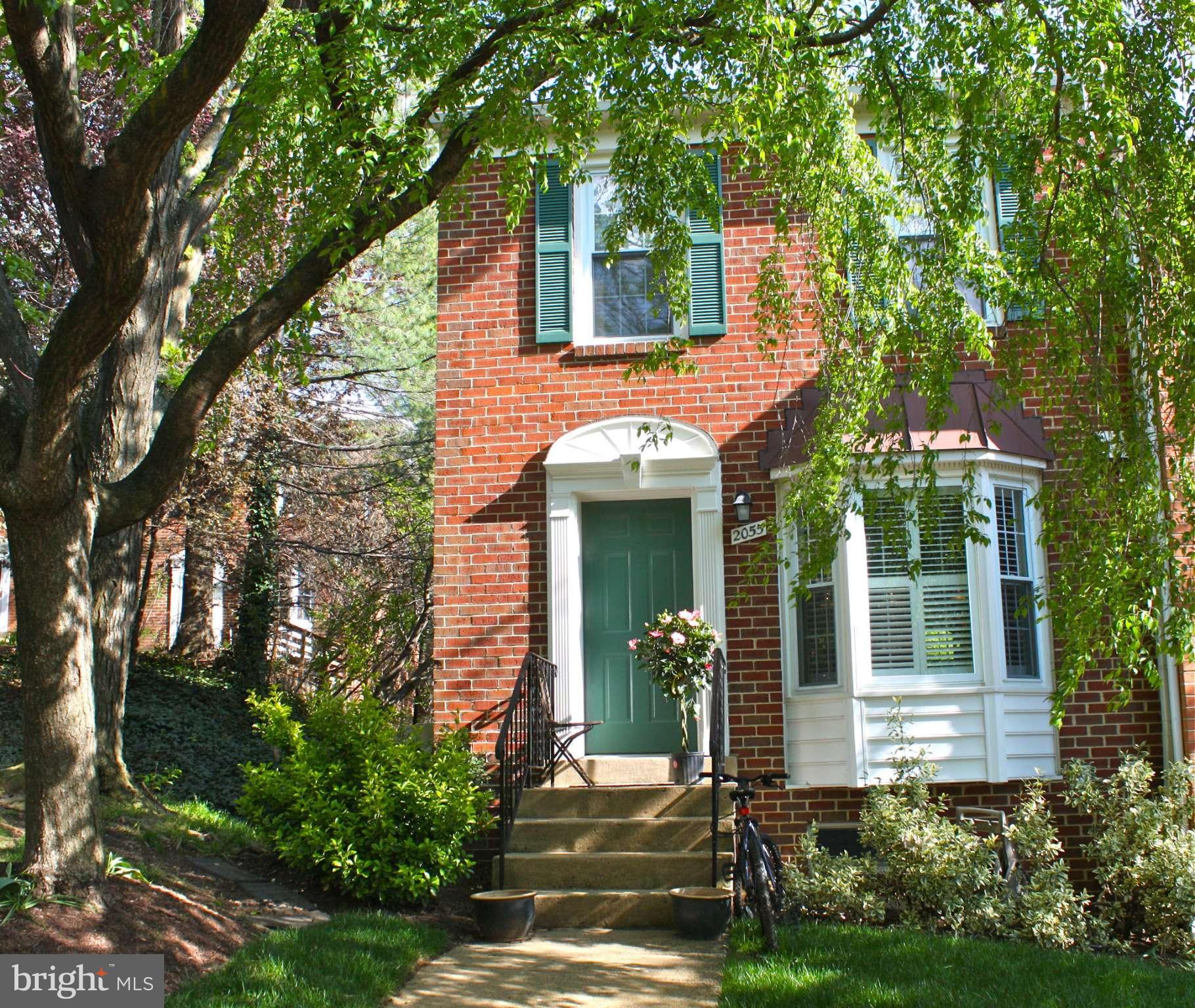 2055 South Glebe Road Arlington, VA 22206 - Photo 1 of 11 Exterior (Rear)