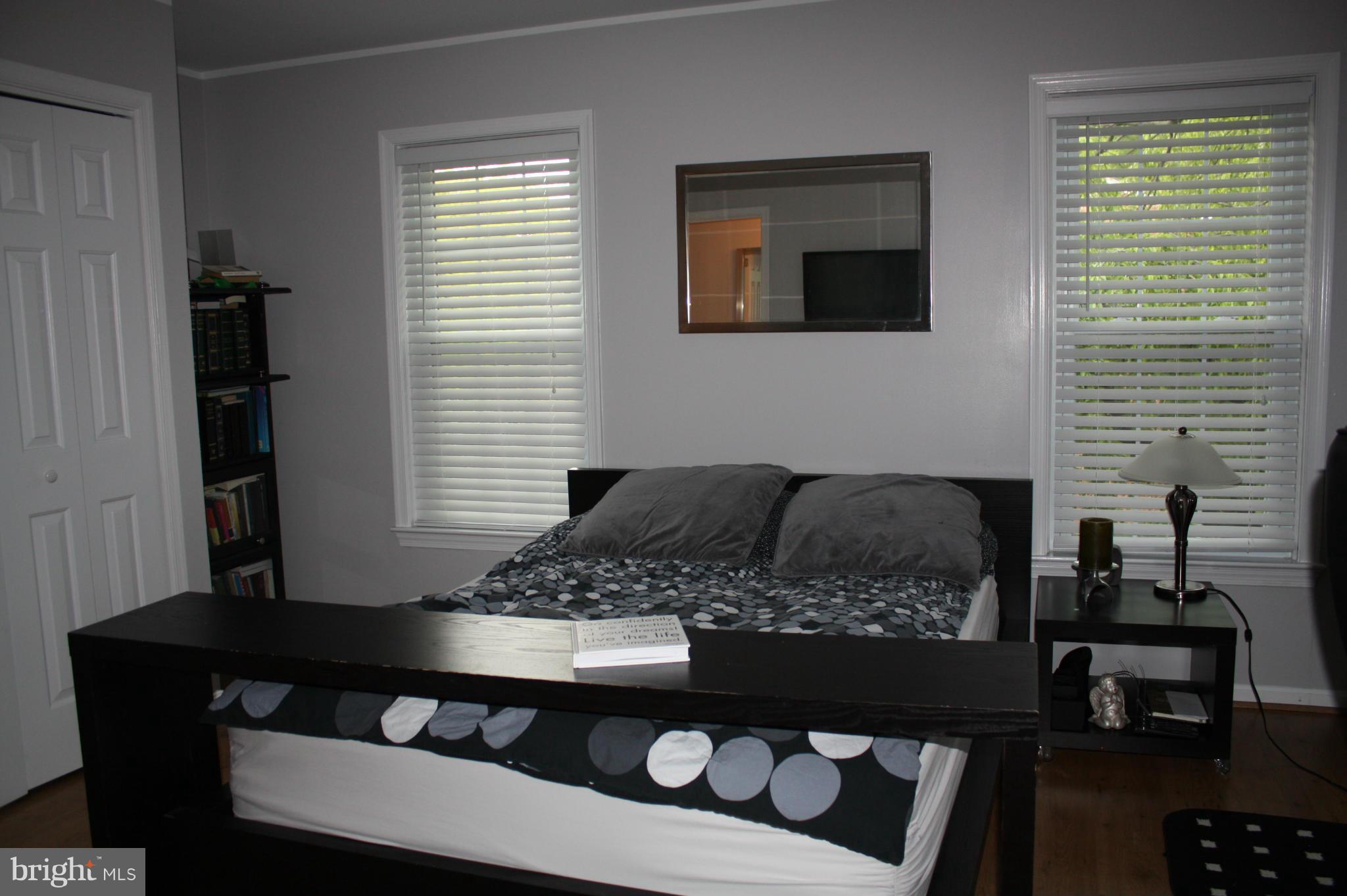 2055 South Glebe Road Arlington, VA 22206 - Photo 10 of 11 Living Room