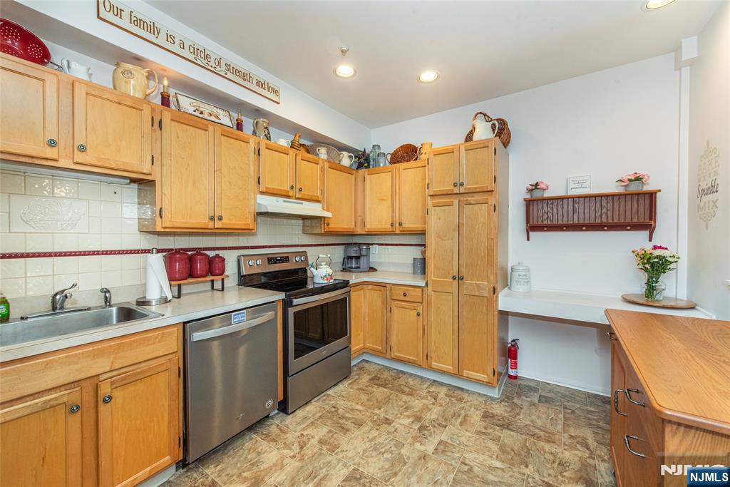 6104 Richmond Road West Milford, NJ 07480 - Photo 16 of 22