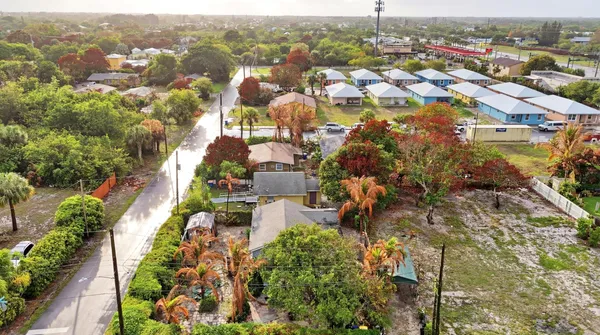 $250,000 | 8160 Southeast Washington Avenue, Hobe Sound, FL 33455