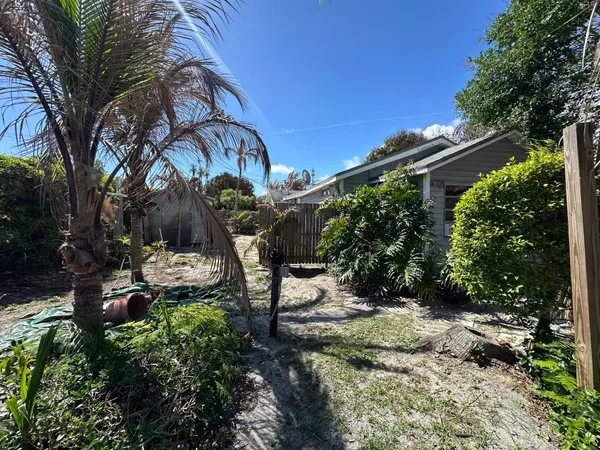 $250,000 | 8160 Southeast Washington Avenue, Hobe Sound, FL 33455