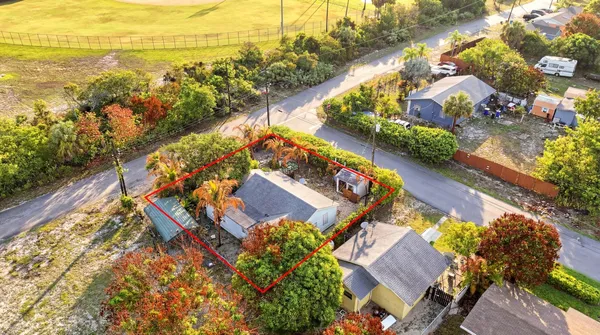 $250,000 | 8160 Southeast Washington Avenue, Hobe Sound, FL 33455