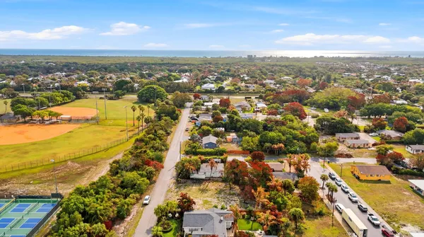 $250,000 | 8160 Southeast Washington Avenue, Hobe Sound, FL 33455