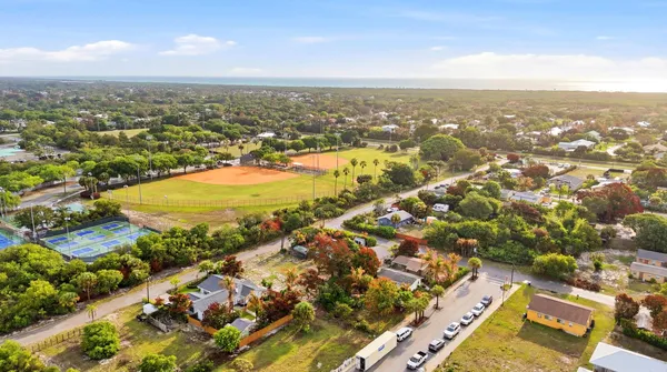 $250,000 | 8160 Southeast Washington Avenue, Hobe Sound, FL 33455