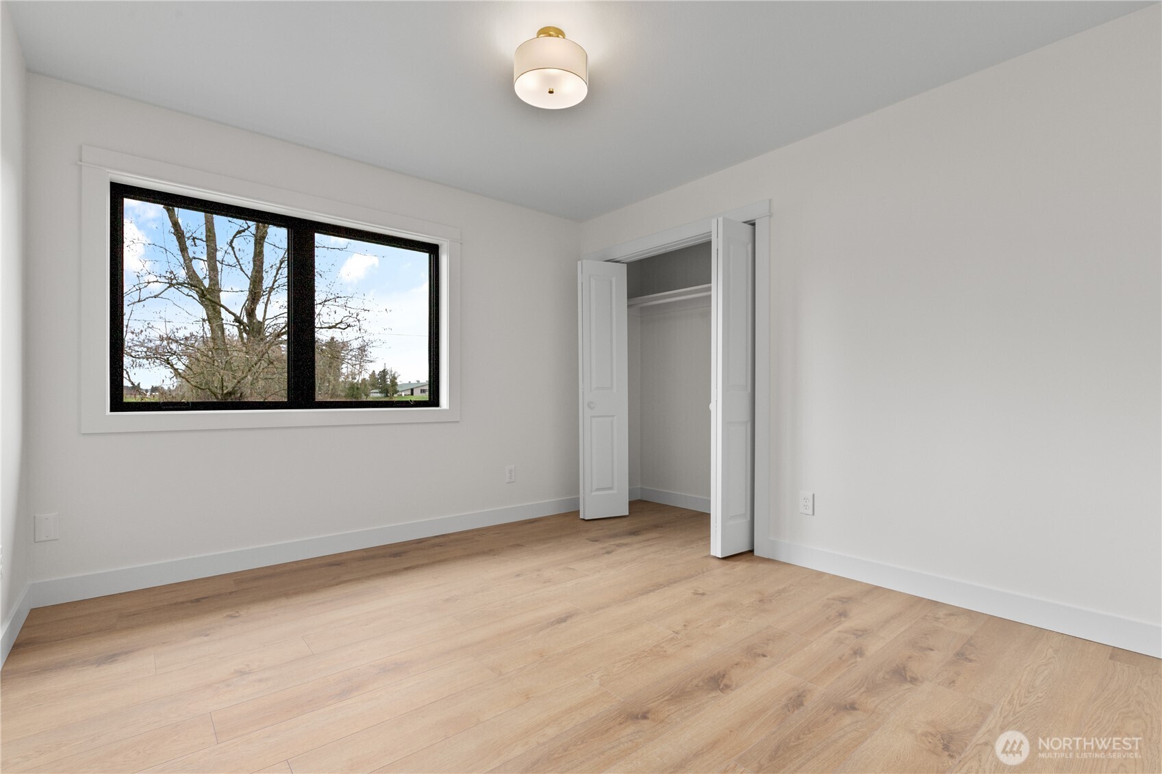693 Shultz Drive Bellingham, WA 98226 - Photo 17 of 34 an empty room with a window