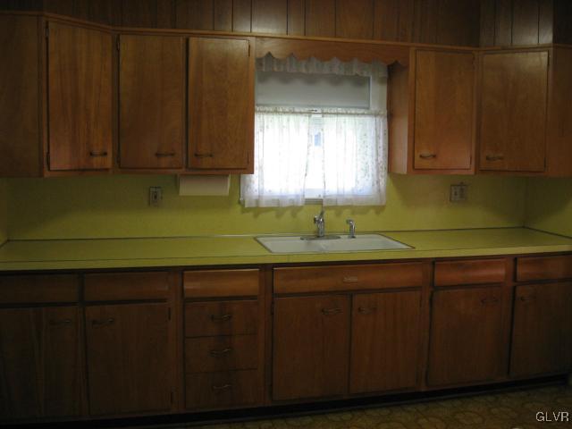 737 Maple Street Bethlehem, PA 18018 - Photo 3 of 16 Gallery Image 3