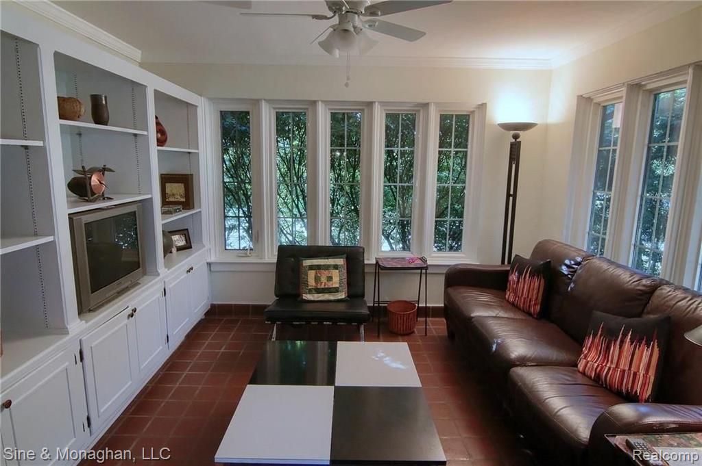 904 Pemberton Road Grosse Pointe Park, MI 48230 - Photo 13 of 30