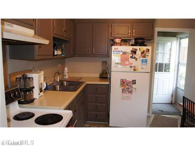 1005 Jefferson Street High Point, NC 27260 - Photo 4 of 16 Kitchen.
