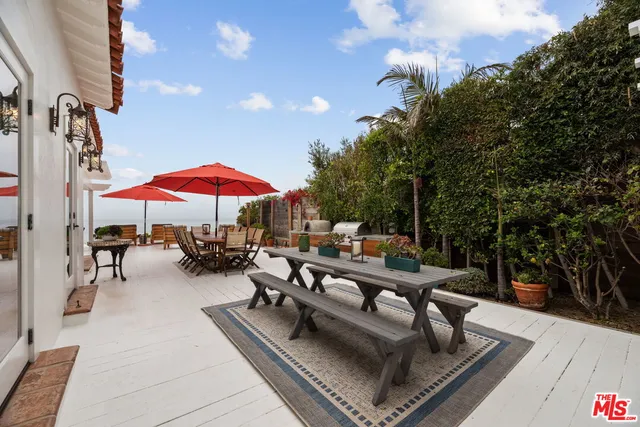 a view of a terrace with sitting area