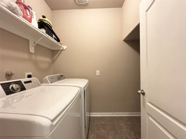 $398,000 | 9617 Landon Lake Drive, Pearland, TX 77584