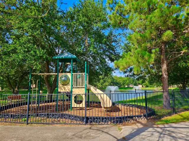 $398,000 | 9617 Landon Lake Drive, Pearland, TX 77584