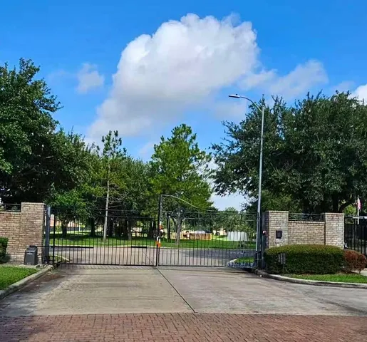$398,000 | 9617 Landon Lake Drive, Pearland, TX 77584