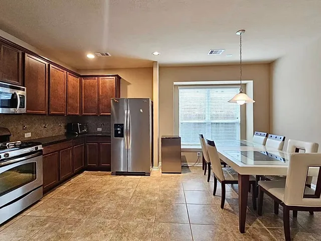 $398,000 | 9617 Landon Lake Drive, Pearland, TX 77584