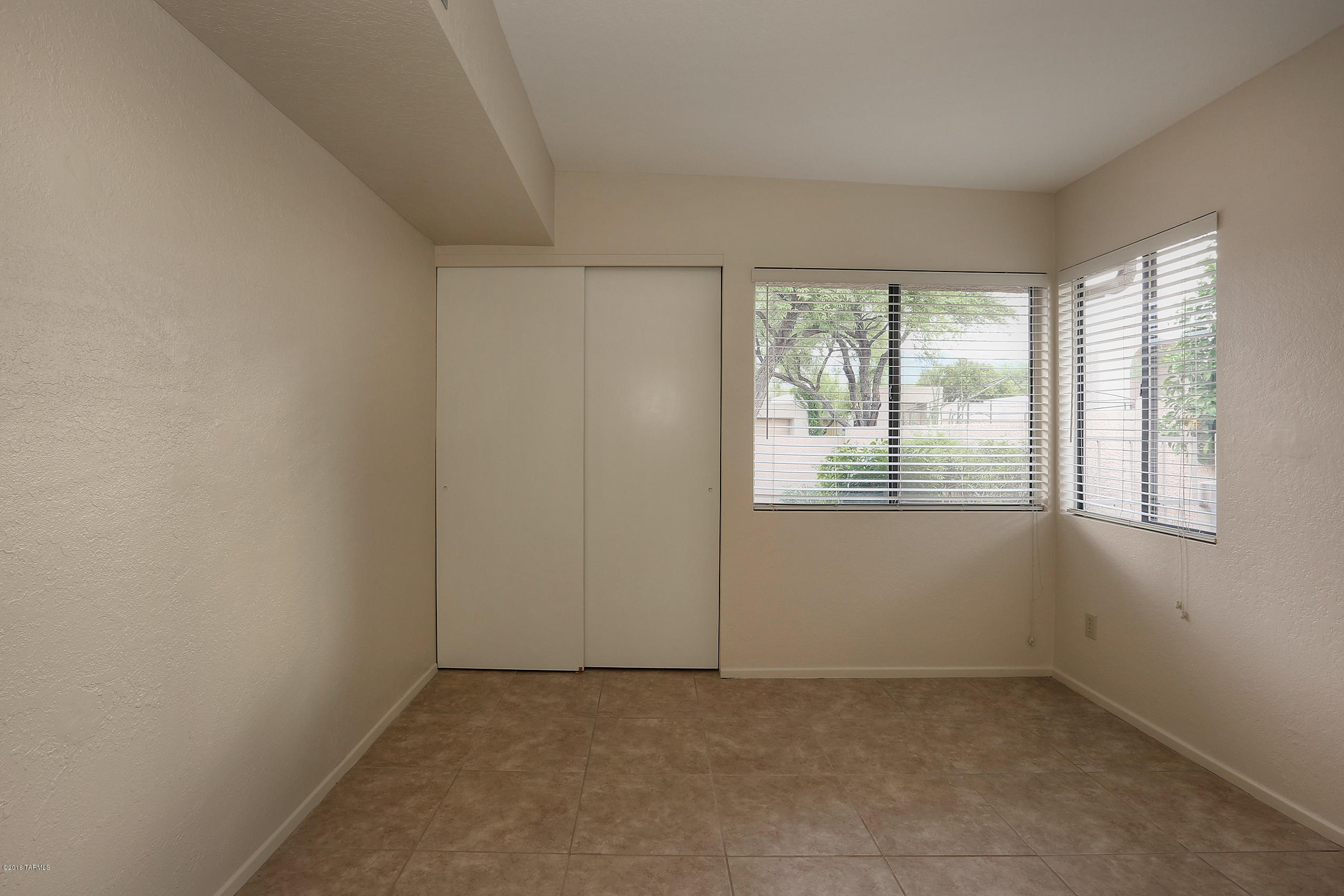 4412 East Kleindale Road Tucson, AZ 85712 - Photo 13 of 16